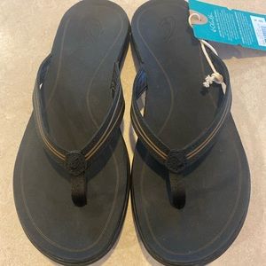 OluKai ‘Aukai Women Black Sandal Flip Flop NWT US 8 EUR 38 Leather